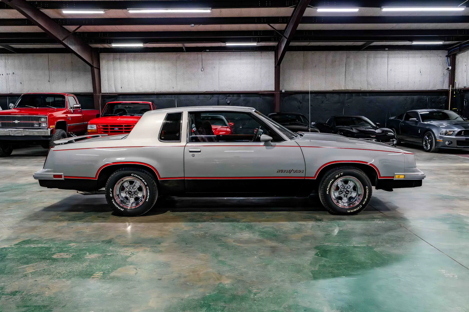 5_1984-Oldsmobile-Hurst Olds-Silver and Black-453022-35.jpg